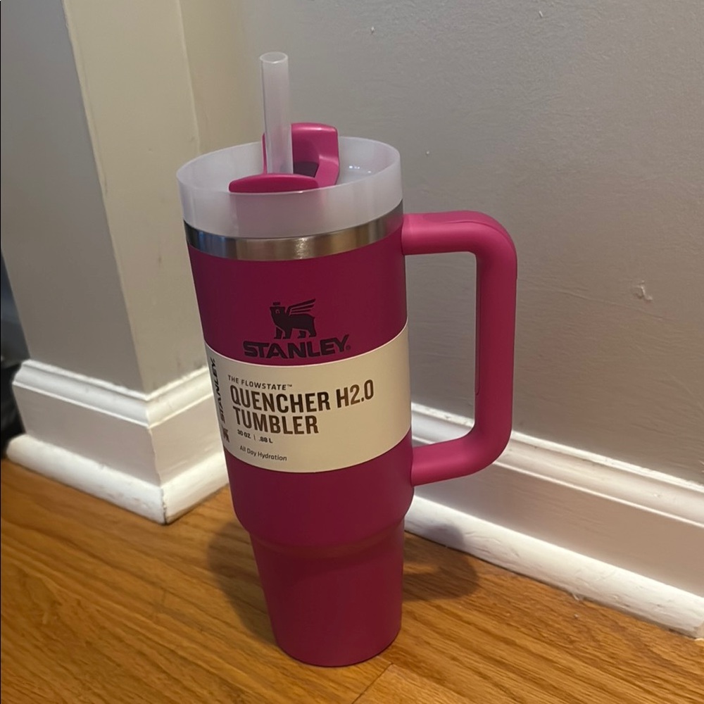 Stanley Fuchsia 30oz Quencher Tumbler NWT